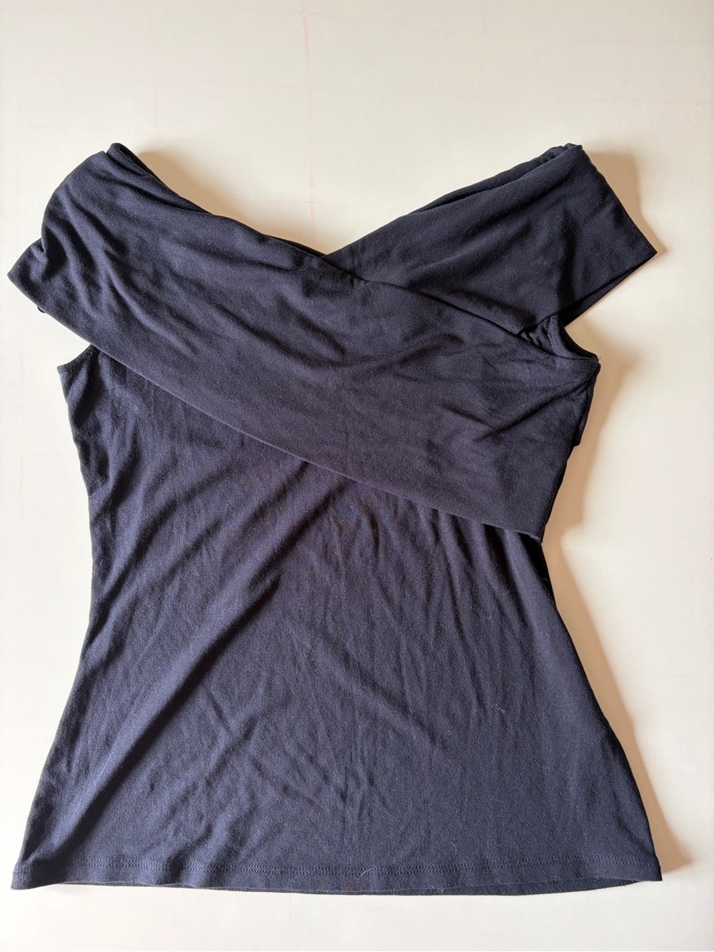 Theory Kellay top off-the-shoulder neckline draped crossover navy blue medium
